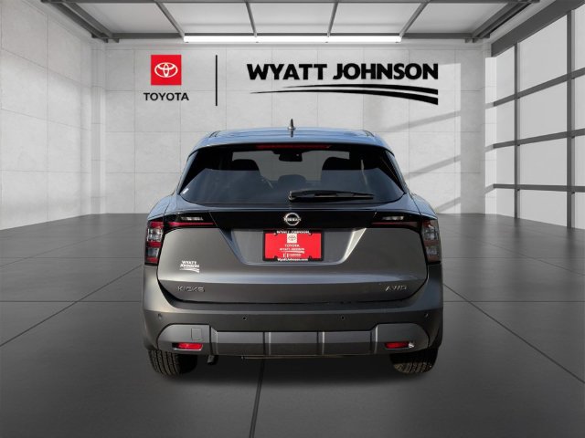 Used 2025 Nissan Kicks SV AWD/4WD image 5