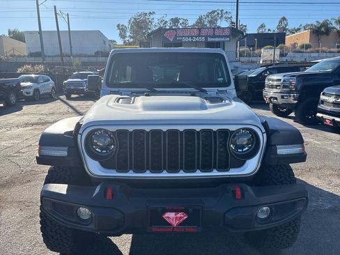 Used 2024 Jeep Wrangler Unlimited Rubicon AWD/4WD image 3