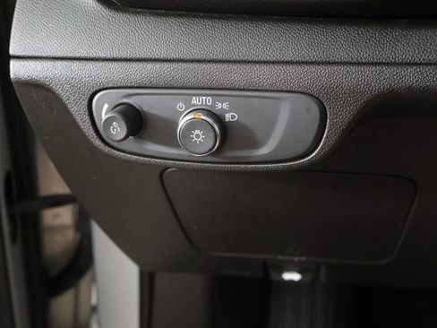 Used 2023 Chevrolet Bolt EUV LT FWD image 34