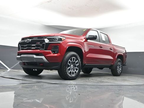 Used 2024 Chevrolet Colorado Z71 w/ Z71 Convenience Package 2 image 30