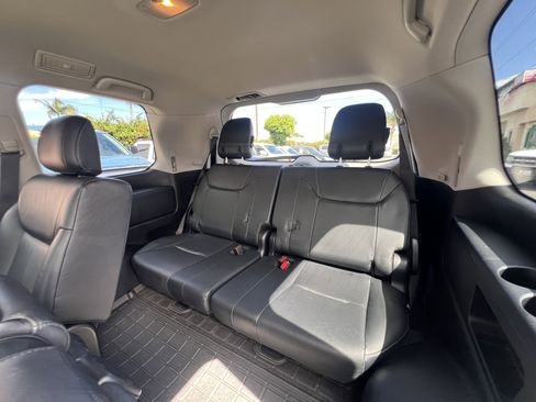 Used 2013 Lexus LX 570 4WD w/ Luxury Pkg image 32
