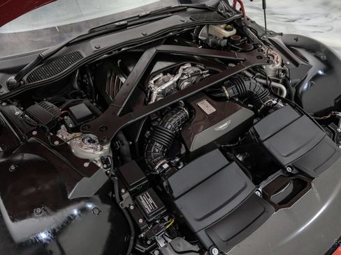 Used 2019 Aston Martin V8 Vantage Coupe RWD image 94