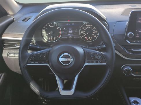 Certified 2023 Nissan Altima 2.5 SV FWD image 11