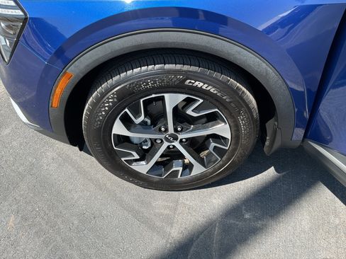 Used 2025 Kia Sportage EX FWD image 13