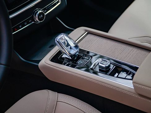 New 2026 Volvo XC90 B5 Plus w/ Protection Package AWD/4WD image 21