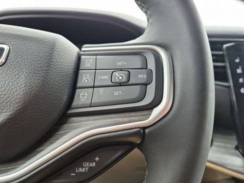 Used 2024 Jeep Wagoneer Series II AWD/4WD image 19
