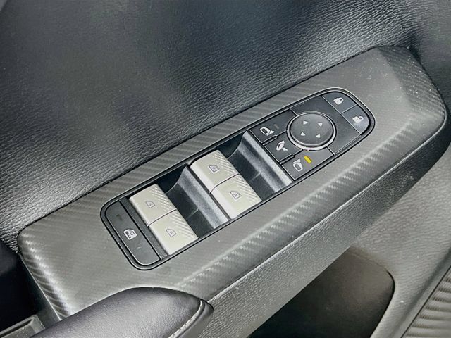 Used 2025 Mitsubishi Outlander SE FWD image 9