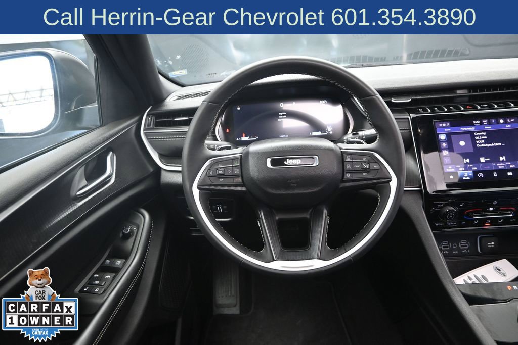 Used 2025 Jeep Grand Cherokee Laredo X w/ Luxury Tech Group I RWD image 29