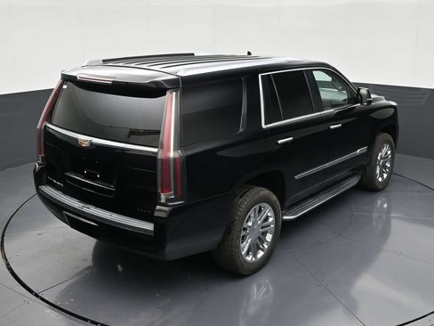 Used 2020 Cadillac Escalade 2WD image 16