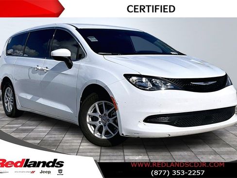 Certified 2023 Chrysler Voyager LX image 1