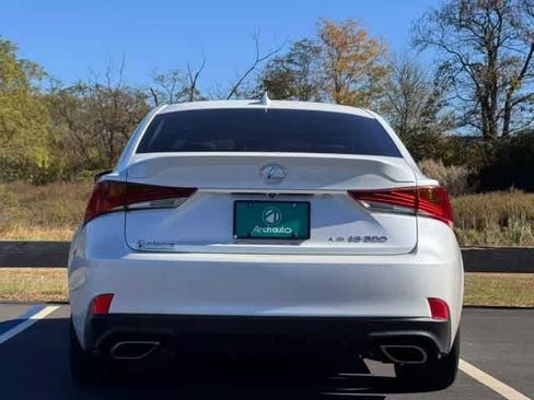 Used 2018 Lexus IS 300 AWD image 4