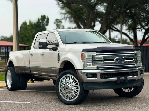 Used 2017 Ford F450 Lariat w/ Lariat Ultimate Package AWD/4WD image 3