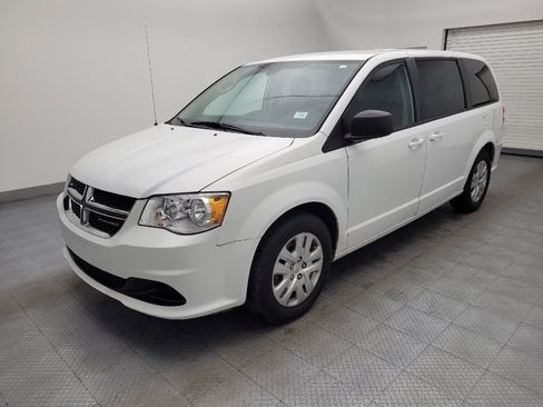 Used 2018 Dodge Grand Caravan SE w/ UConnect Hands-Free Group FWD image 2