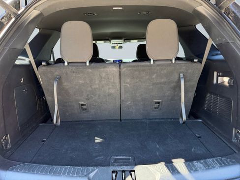 Used 2020 Ford Explorer XLT w/ Comfort Package image 16