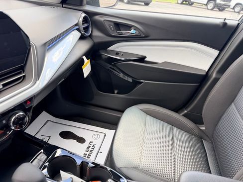 New 2026 Chevrolet Trax LT w/ Driver Confidence Package FWD image 29