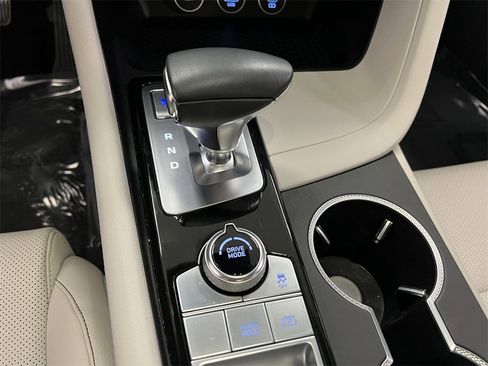 Used 2025 Genesis G70 2.5T image 18