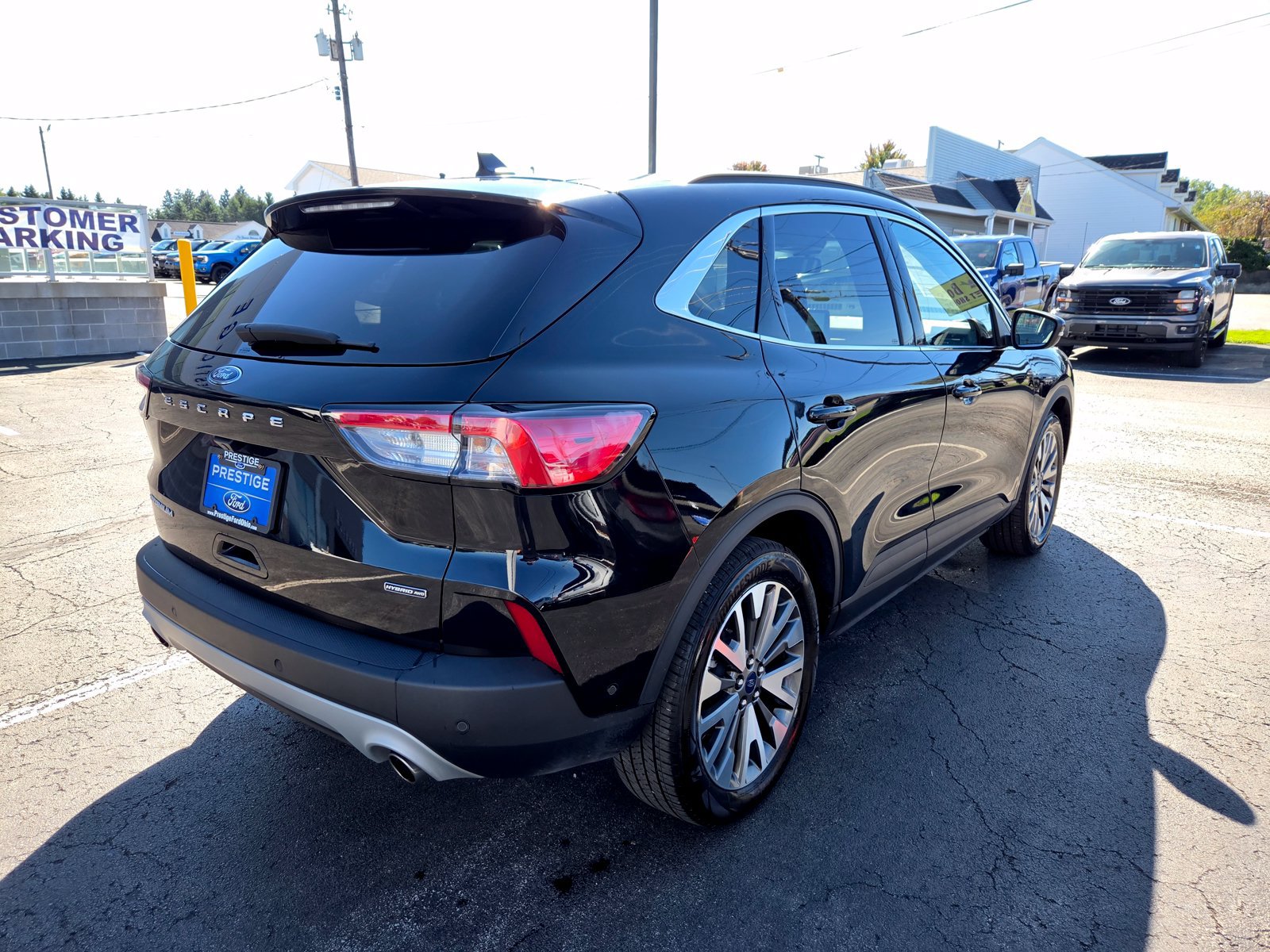 Used 2020 Ford Escape Titanium w/ Titanium Premium Package 2.0 AWD/4WD image 4