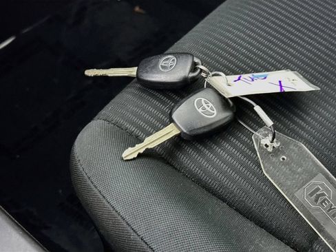 Used 2016 Toyota RAV4 LE AWD/4WD image 30