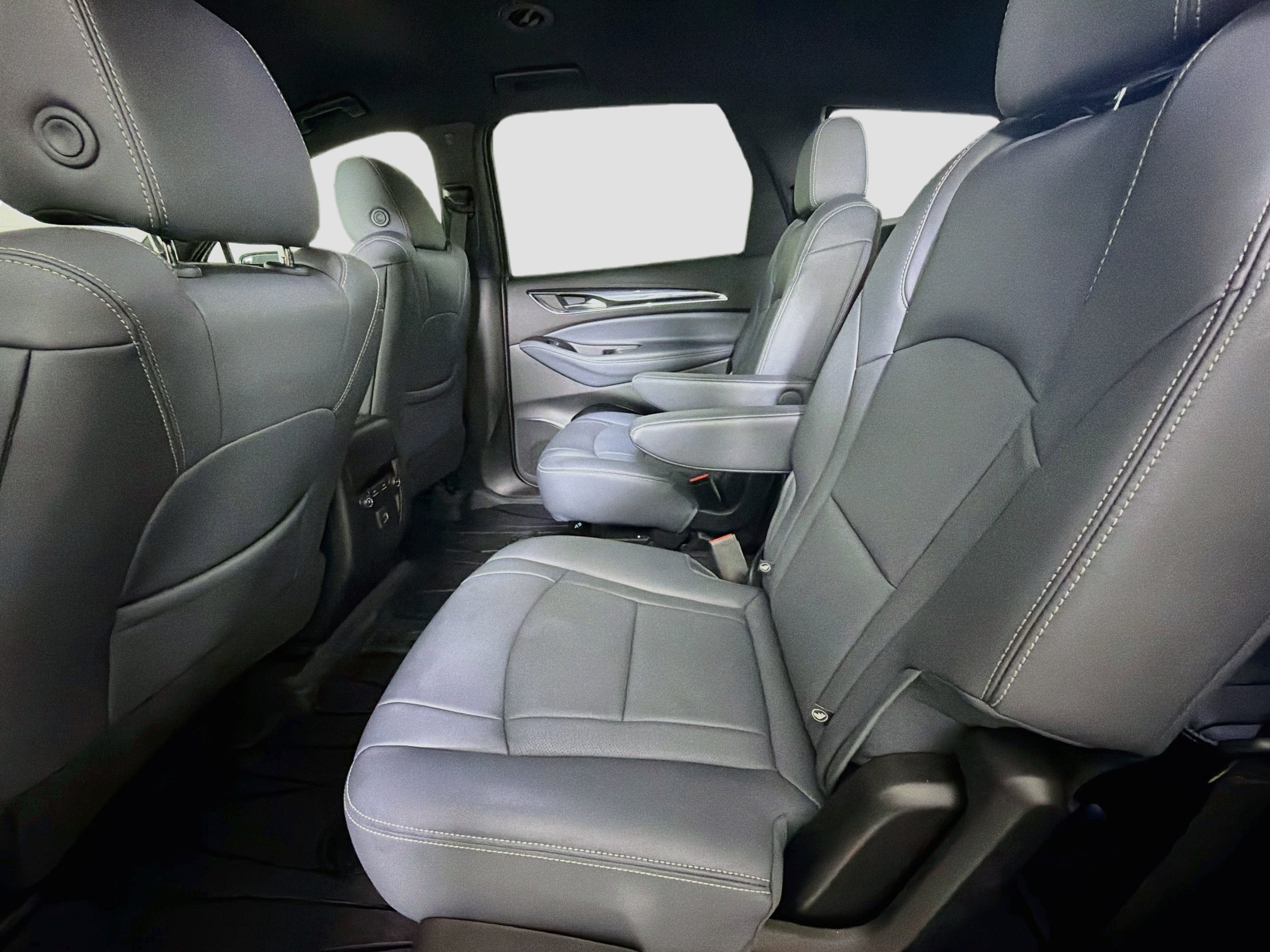 Used 2024 Buick Enclave Essence w/ Sport Touring Edition FWD image 27
