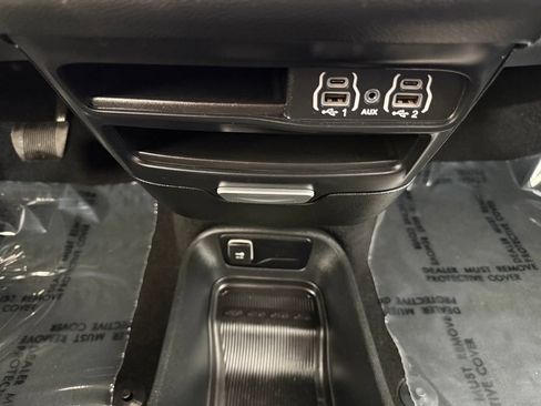 Used 2025 Chrysler Pacifica Select FWD image 39
