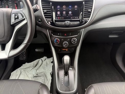 Used 2020 Chevrolet Trax LT w/ LT Convenience Package image 10