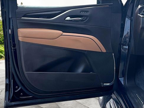 Used 2023 Cadillac Escalade Premium Luxury image 23