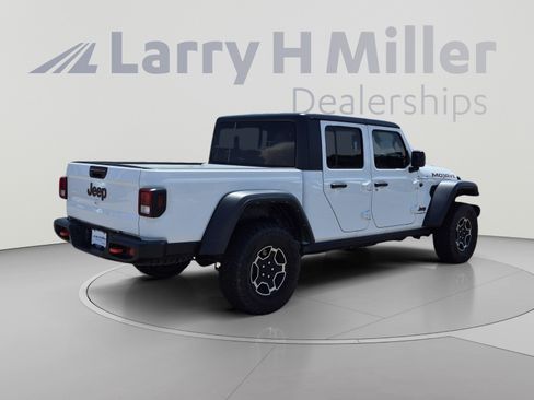 Used 2023 Jeep Gladiator Mojave AWD/4WD image 5