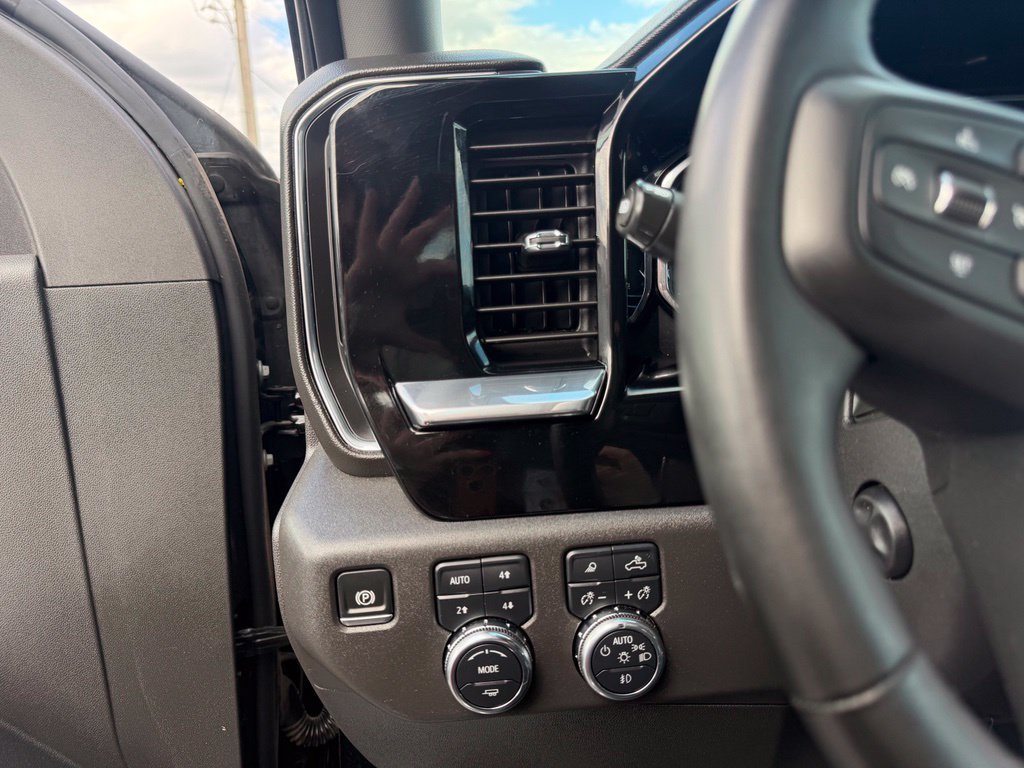 Used 2024 GMC Sierra 1500 SLT w/ SLT Premium Plus Package AWD/4WD image 25