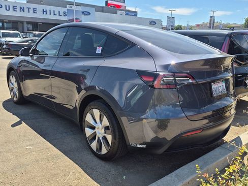 Used 2021 Tesla Model Y Long Range AWD/4WD image 4