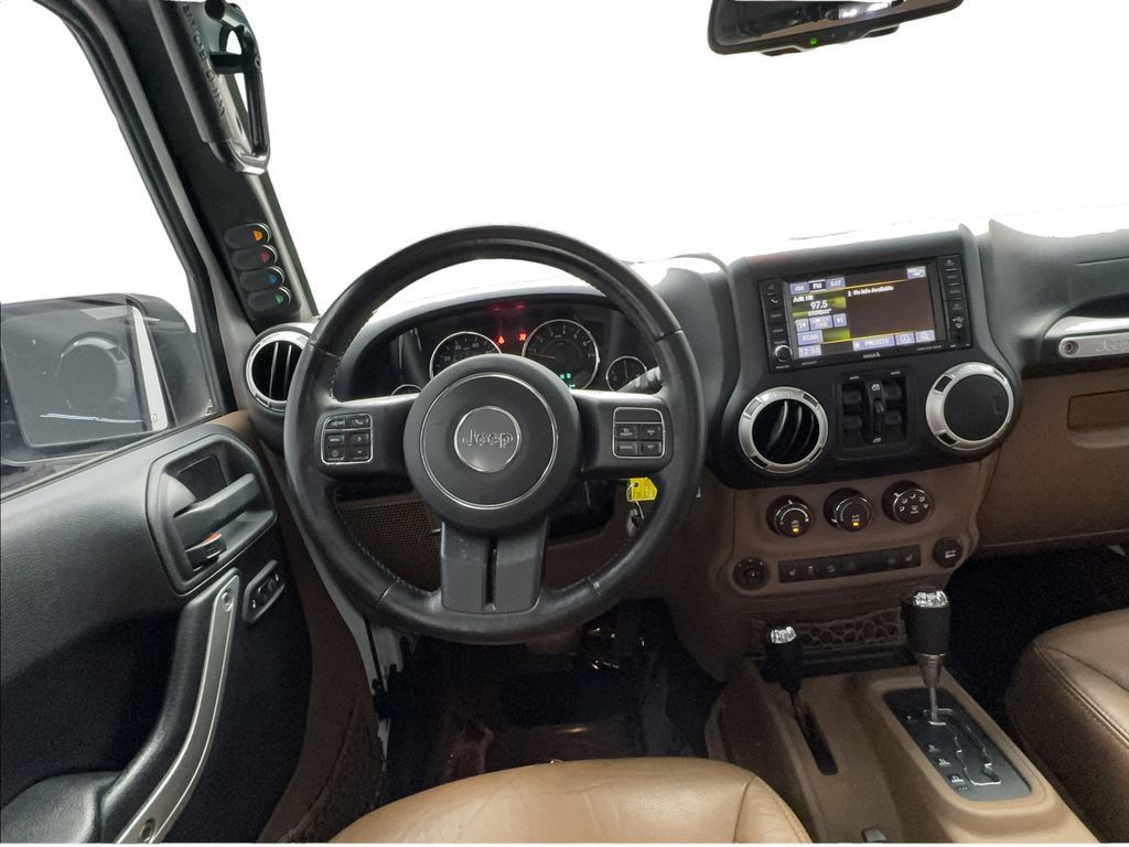 Used 2016 Jeep Wrangler Unlimited Rubicon w/ Connectivity Group AWD/4WD image 34