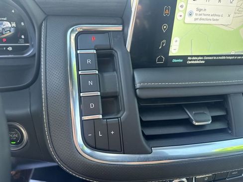 Used 2023 GMC Yukon SLT image 16