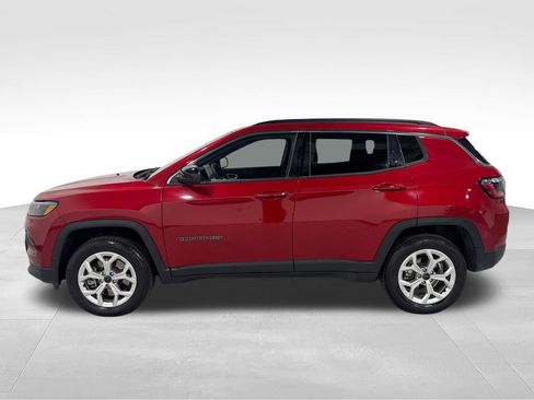 Used 2025 Jeep Compass Latitude w/ Sun & Sound Group AWD/4WD image 14