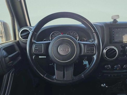 Used 2017 Jeep Wrangler Unlimited Sahara AWD/4WD image 16