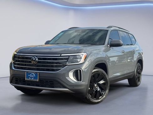 New 2026 Volkswagen Atlas SE FWD image 1