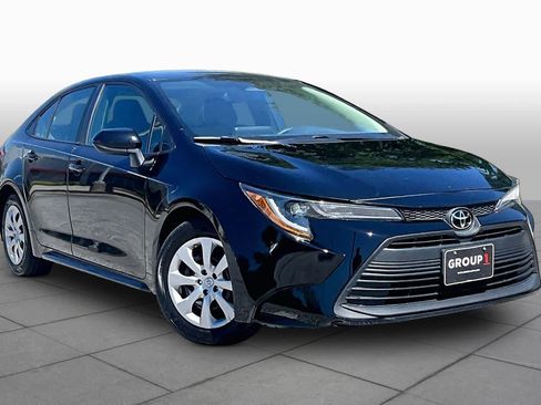 Used 2023 Toyota Corolla LE FWD image 3