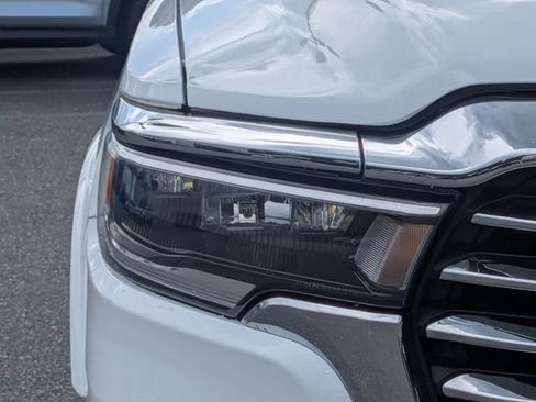 Used 2025 RAM 1500 Big Horn AWD/4WD image 9