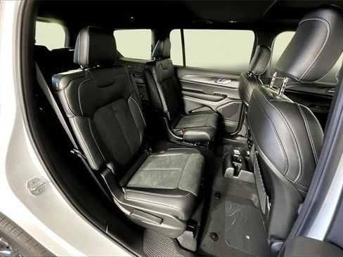 New 2025 Jeep Grand Cherokee L Altitude image 11