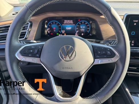 Used 2024 Volkswagen Atlas SE w/ Black Wheel Package image 17