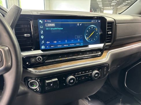 Used 2025 Chevrolet Silverado 1500 LT AWD/4WD image 16