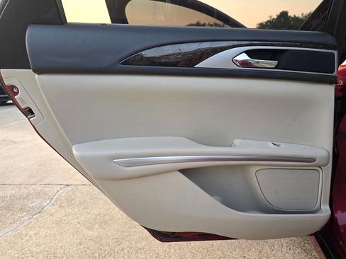 Used 2016 Lincoln MKZ image 23