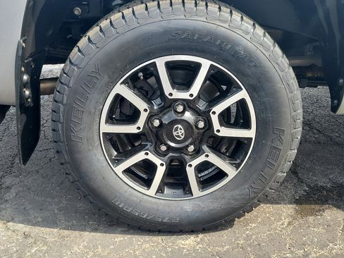 Used 2019 Toyota Tundra Limited w/ Limited Premium Package AWD/4WD image 5