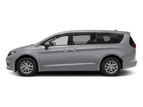 Used 2017 Chrysler Pacifica LX FWD image 3