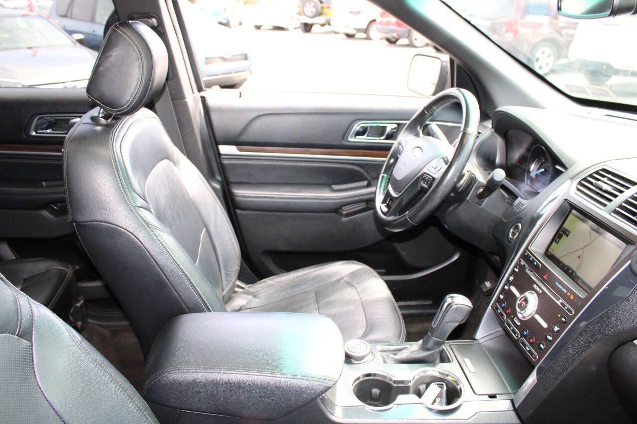 Used 2016 Ford Explorer Limited w/ Equipment Group 301A AWD/4WD image 11