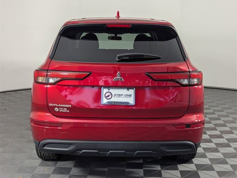 Used 2022 Mitsubishi Outlander ES image 6