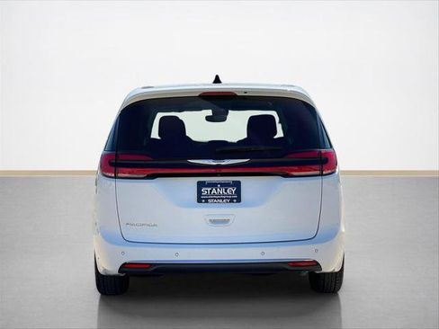 Certified 2023 Chrysler Pacifica Touring-L FWD image 7