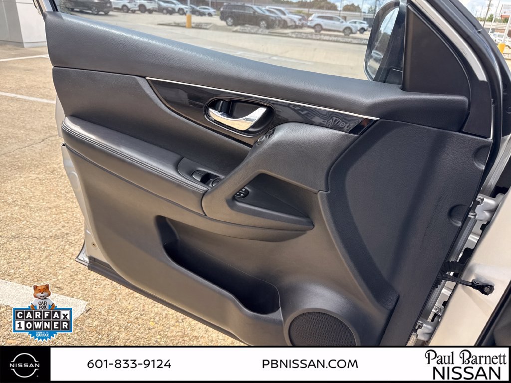 Used 2017 Nissan Rogue Sport SL FWD image 19