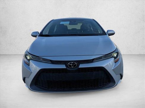 Used 2020 Toyota Corolla LE image 2