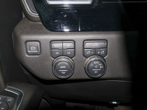 Used 2024 Chevrolet Silverado 1500 RST w/ Z71 Off-Road Package AWD/4WD image 23