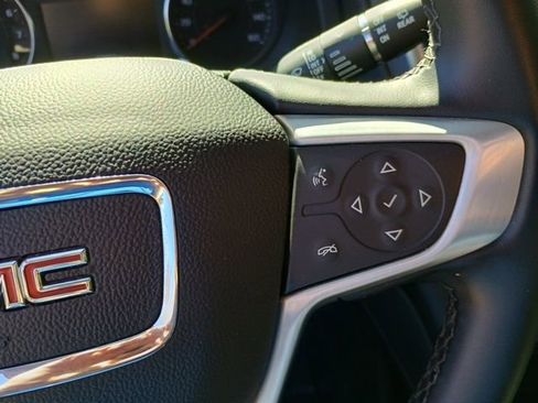 Used 2023 GMC Acadia SLT image 29