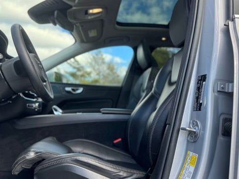 Used 2023 Volvo XC60 B6 Ultimate w/ Climate Package image 16